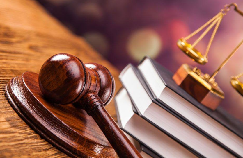 刑法中規定的“利用職務上的便利”是指什么?