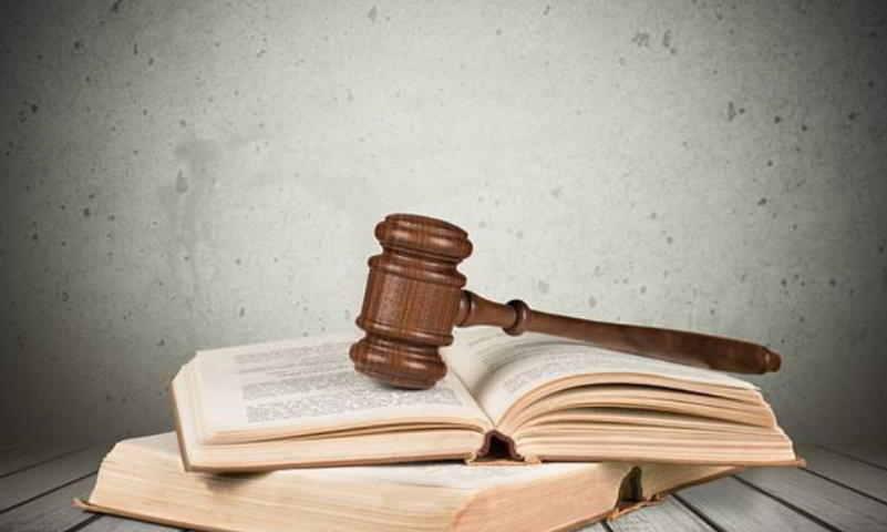 刑事律師：男子不滿長(zhǎng)期“996”加班至深夜 劃壞7輛車被刑拘，故意劃傷他人車輛會(huì)被判刑嗎