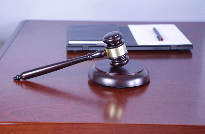 甘肅一女子談戀愛(ài)遭涉黃直播?組織淫穢表演罪是什么犯罪?